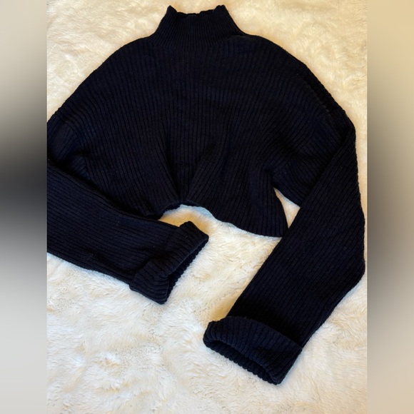 Zara Sweaters - Zara Navy Ribbed Knit Cropped Sweater